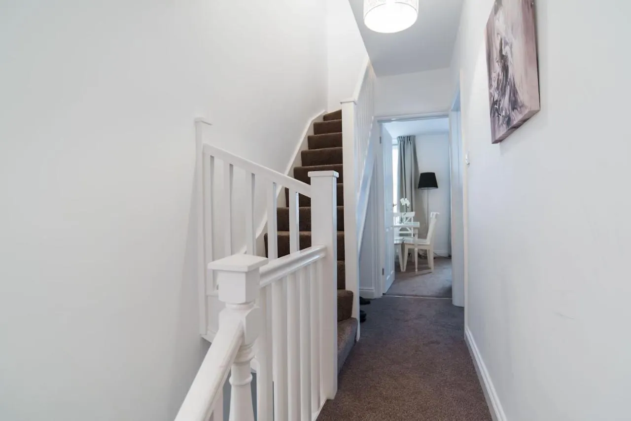 Elegant 2 Bedroom Apartment Near Stadium&Centre! Cardiff 0*,  Verenigd Koninkrijk